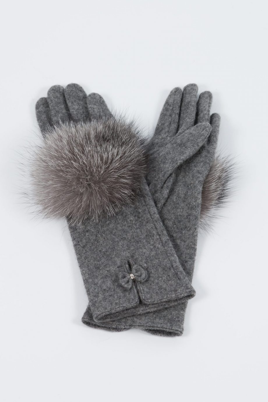 Woolen gloves with fox fur decoration made by SILTA MADA fur studio in Vilnius