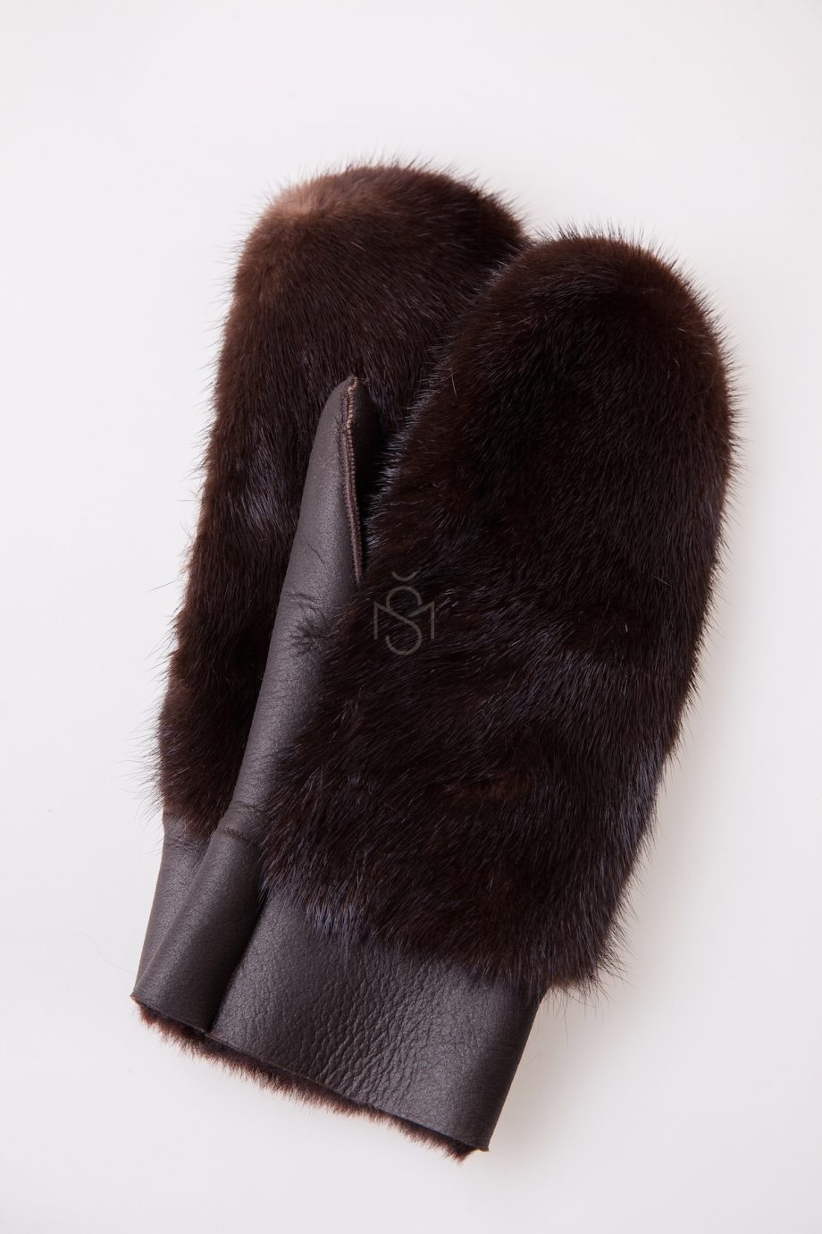 Sheepskin mittens with mink fur, color - natural brown, made by Silta Mada fur studio in Vilnius