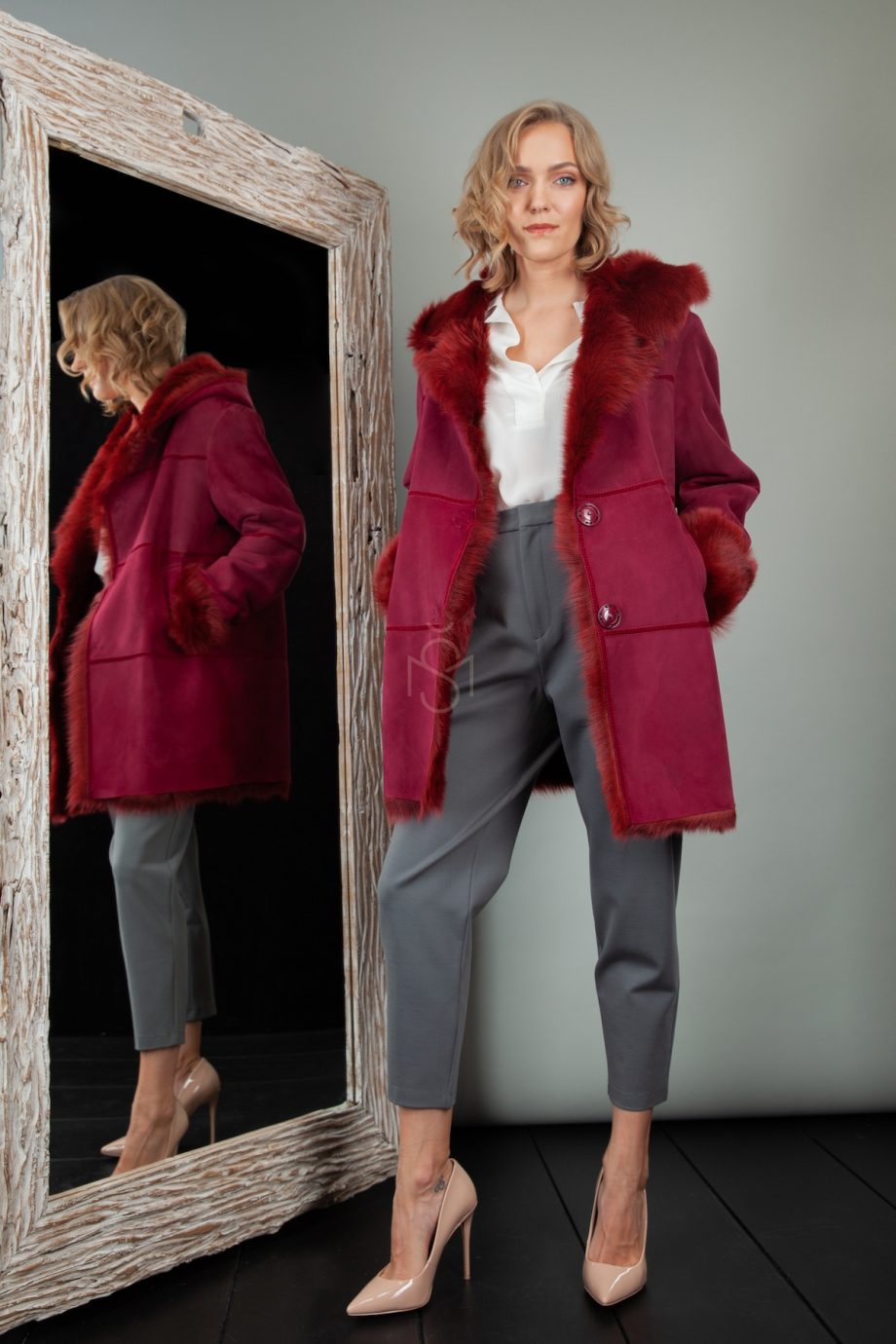 raudono versto avikailio paltas