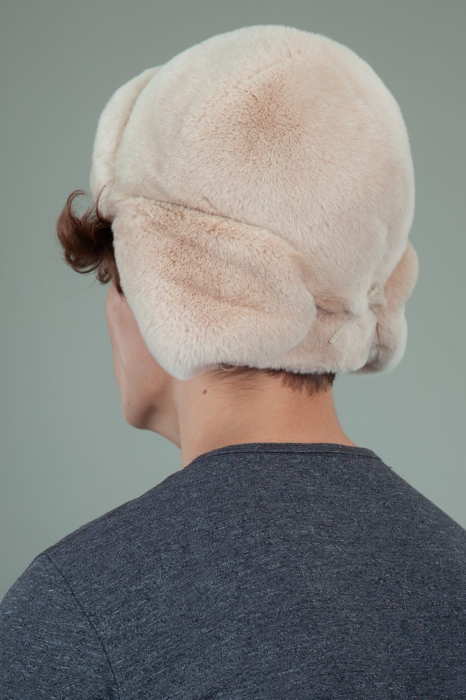 biezinio rekso triusio kailio kepure su surisamomis ausimis moterims